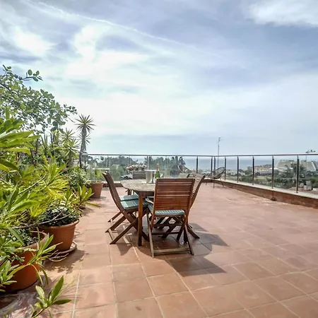 Apartment Tropical Terrace By Hello Homes