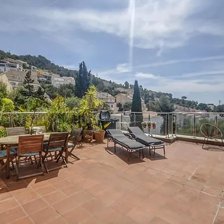 Tropical Terrace By Hello Homes דירה